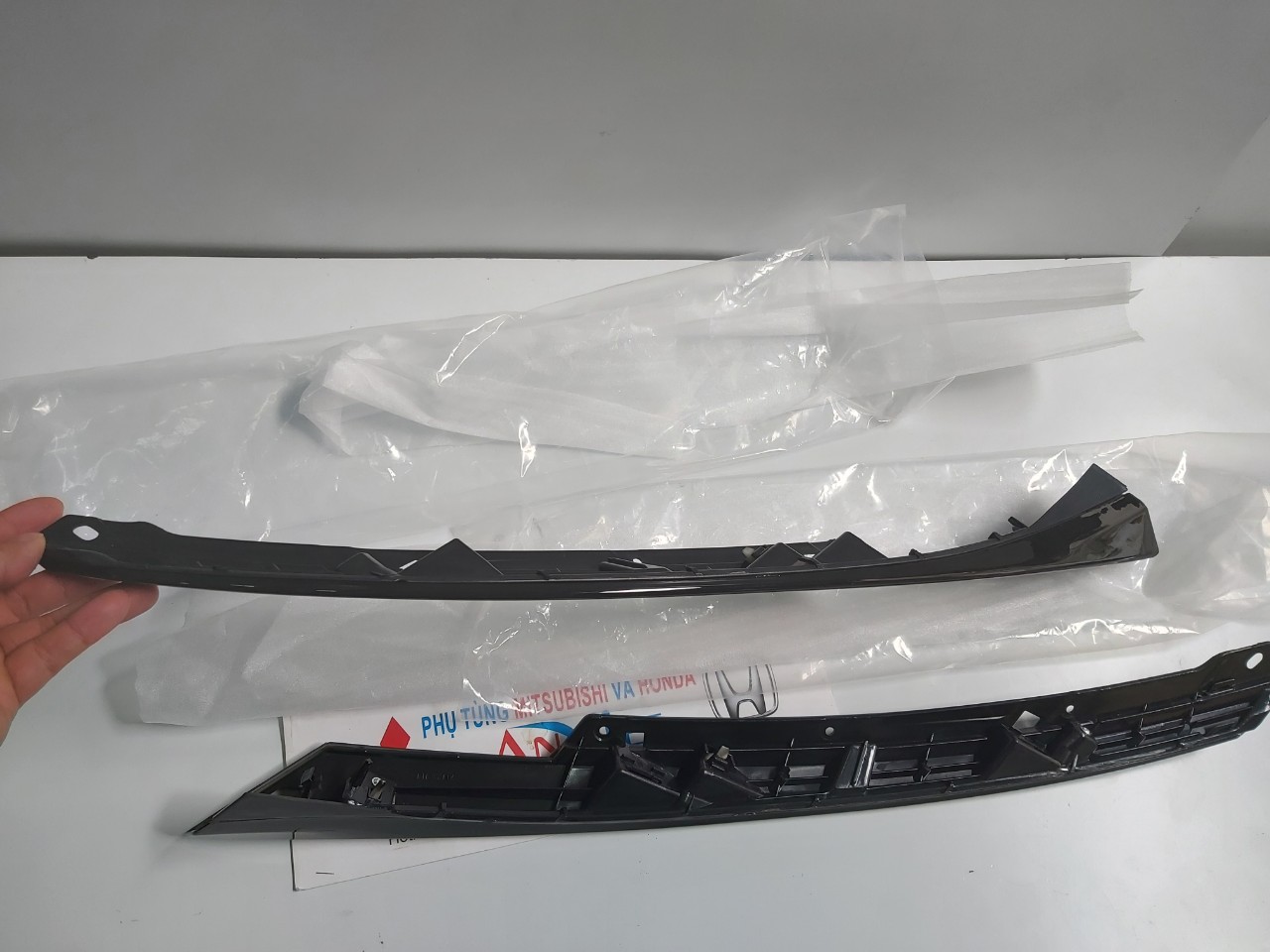 Ốp trên đèn pha xe Honda CIVIC 2018-2020